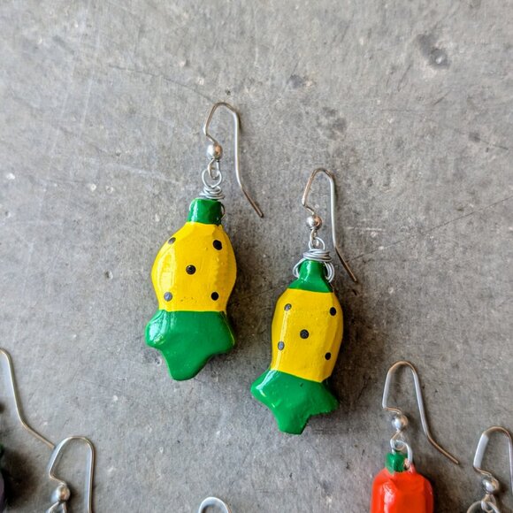 Vintage Wooden Fruit Earrings Pineapple Orange Grape Strawberry Banana Set Of 5 - Picture 3 of 11